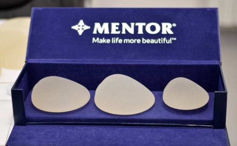 Implanturi mamare anatomice