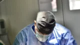 Dr. Rachad Hassan în timpul unei operații, la Art Estetica – Liposuctia neinvaziva, minim invaziva & clasica