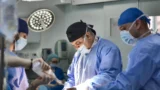 Dr. Rachad Hassan în timpul unei operații, la Art Estetica – Top 7 sfaturi inainte de marirea sanilor