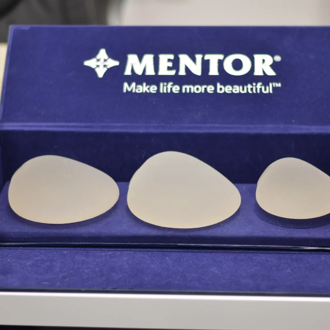 Implanturi mamare anatomice din silicon Mentor, cu formă de lacrimă